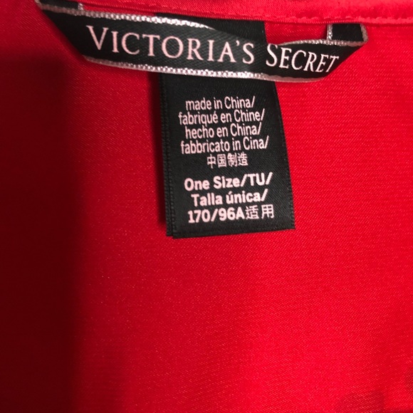 Victoria’s Secret Red Short-Sleeve Robe - Picture 6 of 6